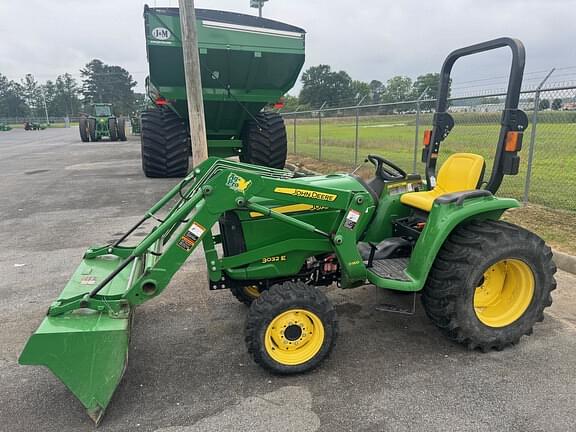 Image of John Deere 3032E equipment image 2