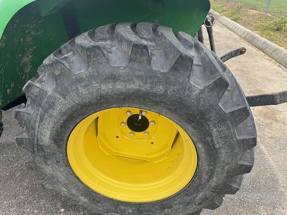 Image of John Deere 3032E equipment image 4