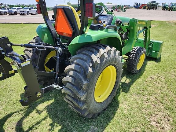 Image of John Deere 3032E equipment image 4