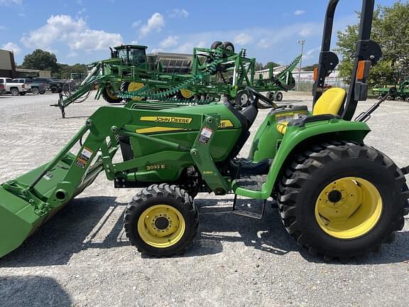 2017 John Deere 3032E Equipment Image0