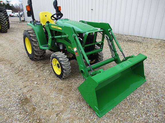 Image of John Deere 3032E equipment image 1