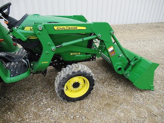 Image of John Deere 3032E equipment image 3