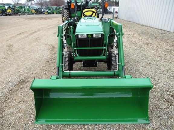 Image of John Deere 3032E equipment image 4