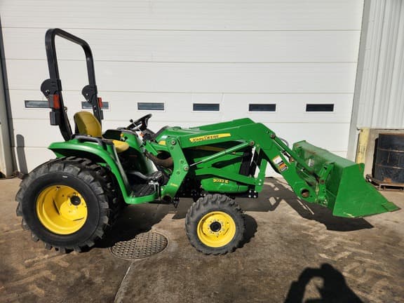 Image of John Deere 3032E Primary image