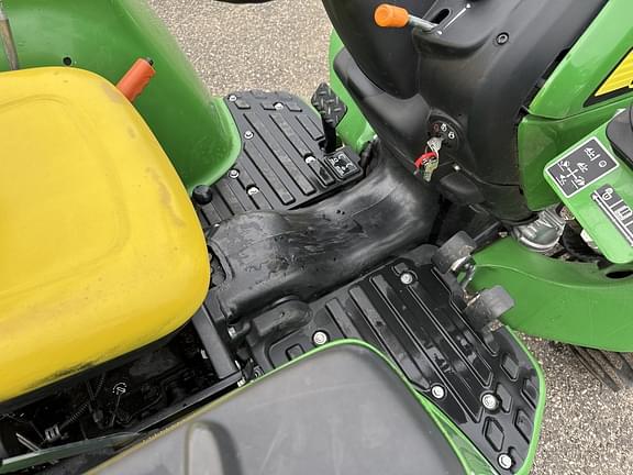 Image of John Deere 3032E equipment image 2