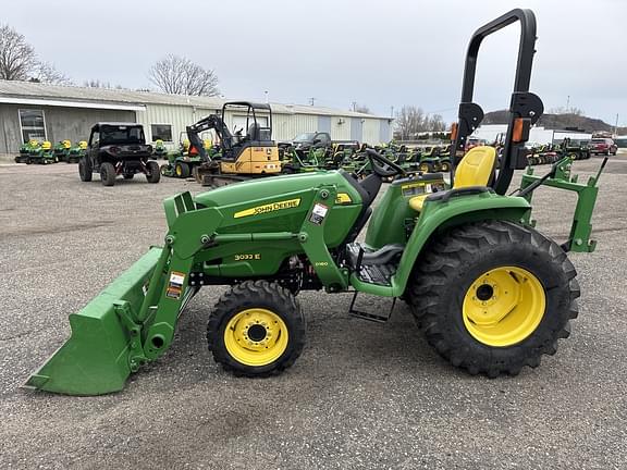 Image of John Deere 3032E equipment image 3