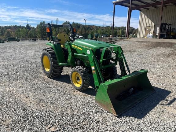 Image of John Deere 3032E equipment image 3