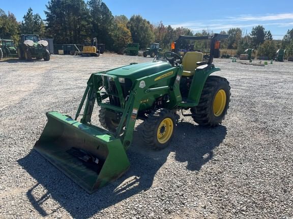 2017 John Deere 3032E Equipment Image0