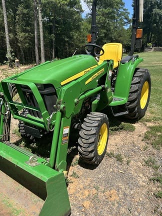 2017 John Deere 3032E Equipment Image0
