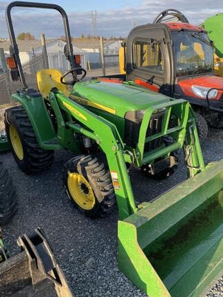 Main image John Deere 3032E