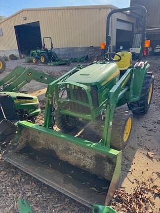 Image of John Deere 3032E equipment image 1