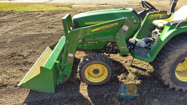 Image of John Deere 3032E equipment image 1