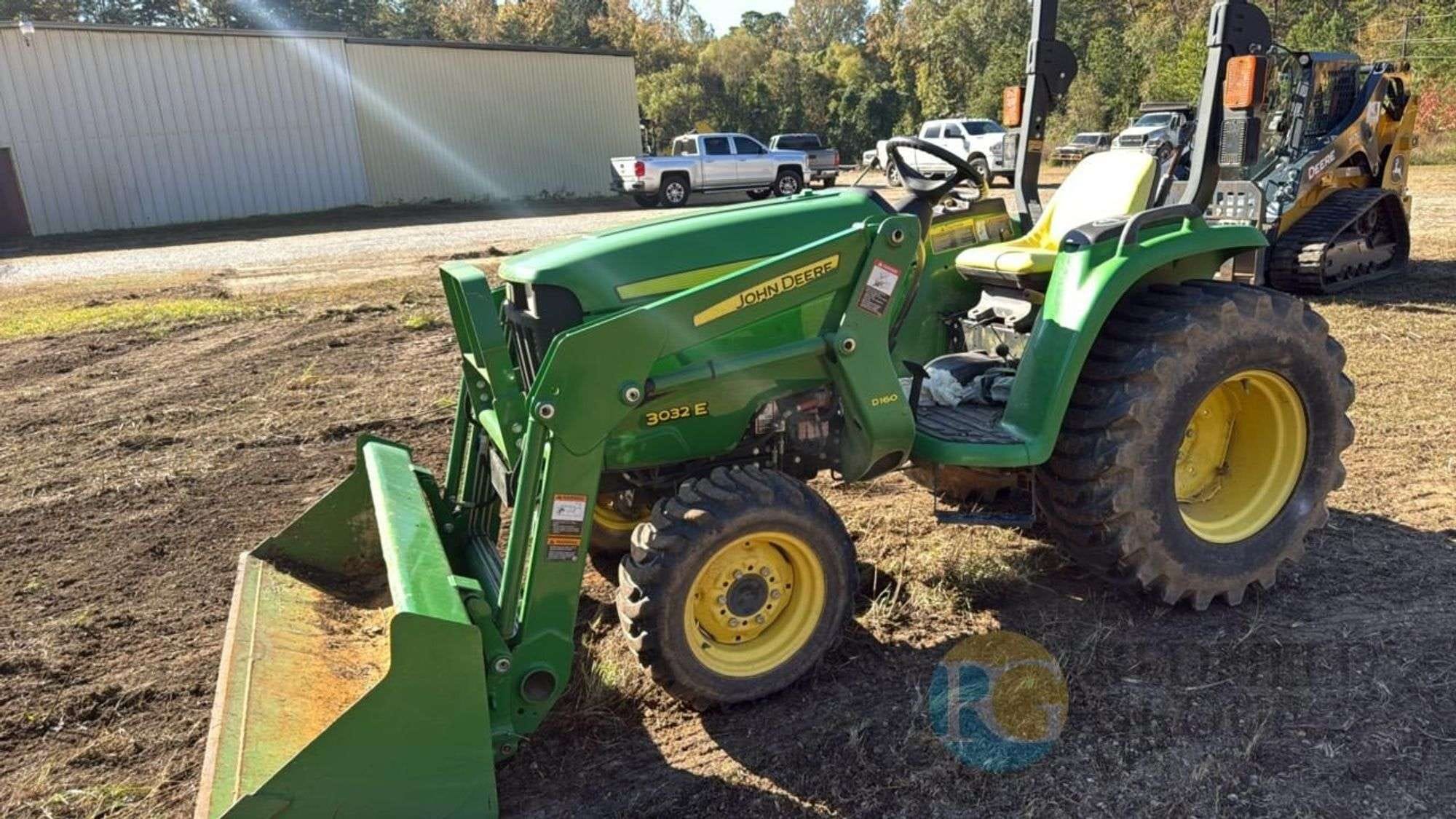 2017 John Deere 3032E Equipment Image0