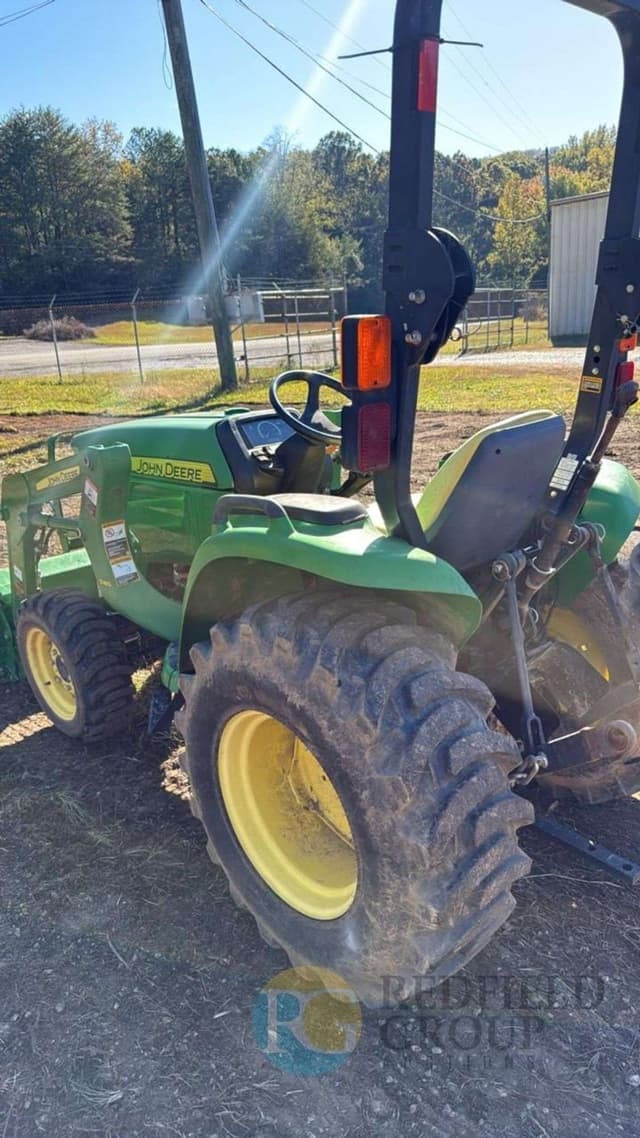 Image of John Deere 3032E equipment image 4