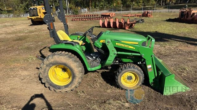 Image of John Deere 3032E equipment image 3