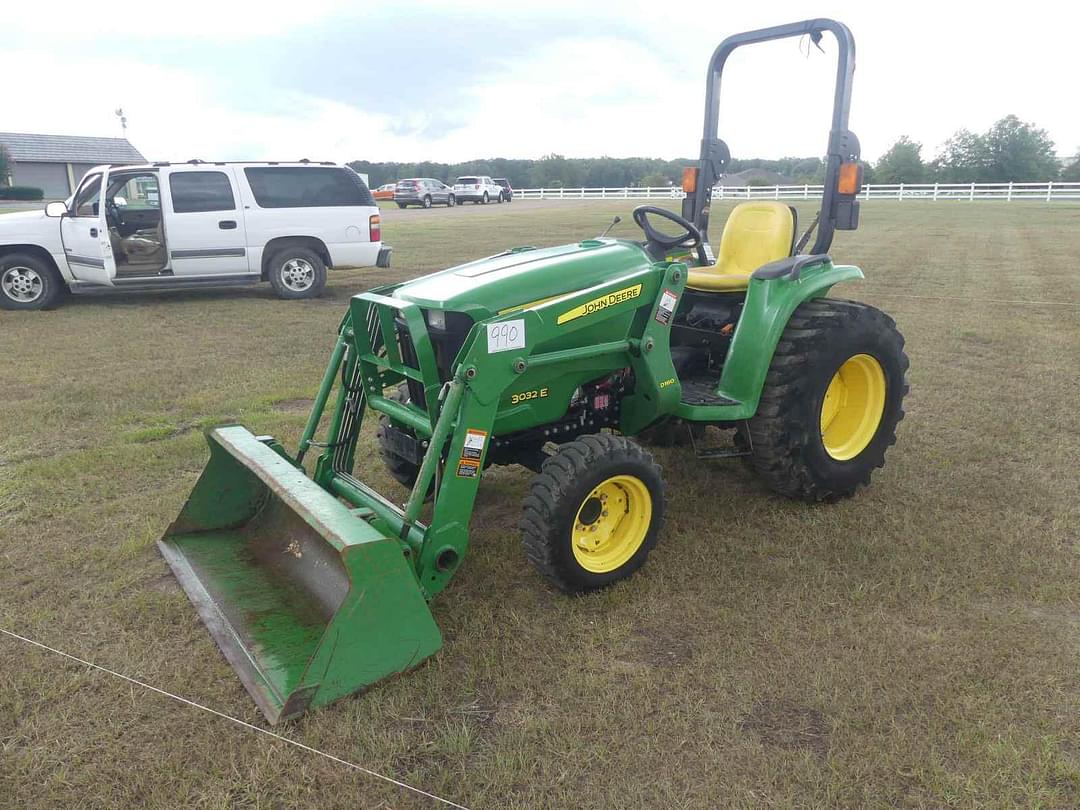 Image of John Deere 3032E Primary image