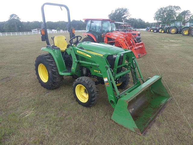 Image of John Deere 3032E equipment image 1