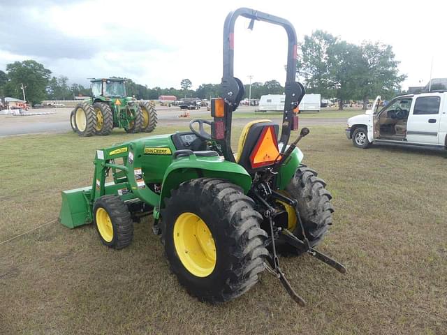 Image of John Deere 3032E equipment image 4