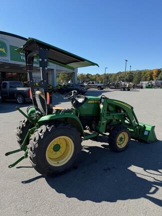 Image of John Deere 3033R equipment image 1