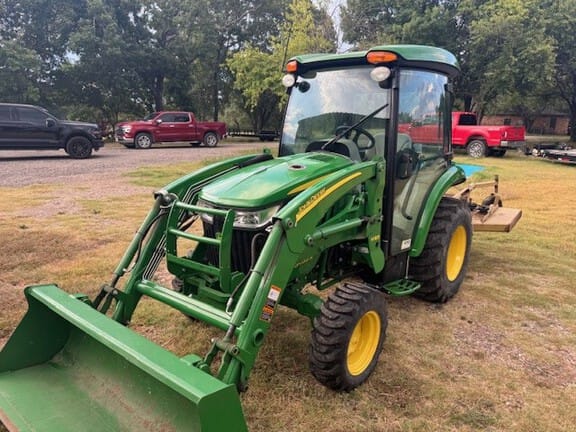 2017 John Deere 3033R Equipment Image0