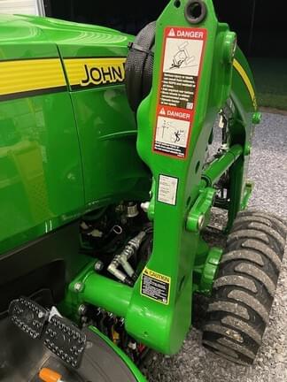 Image of John Deere 3033R equipment image 4