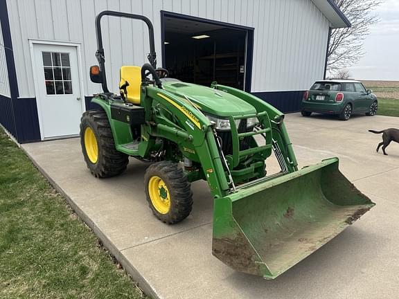Image of John Deere 3033R equipment image 1