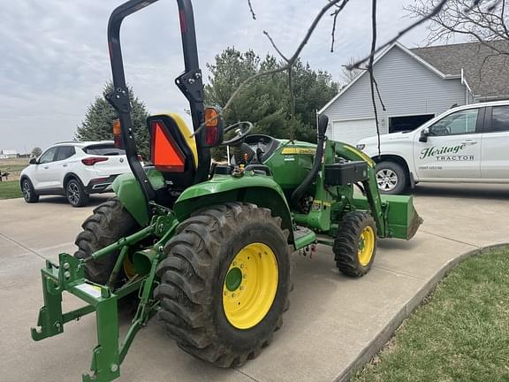 Image of John Deere 3033R equipment image 2