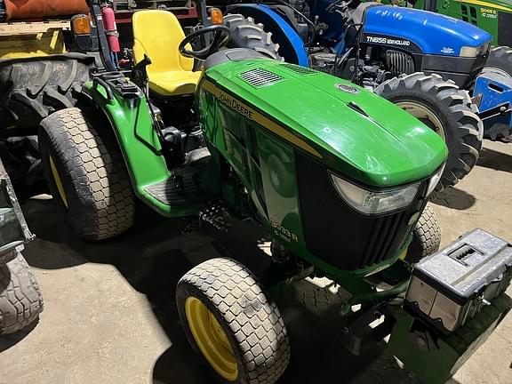 Image of John Deere 3033R equipment image 2