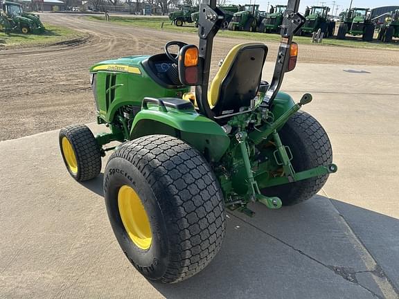 Image of John Deere 3033R equipment image 2