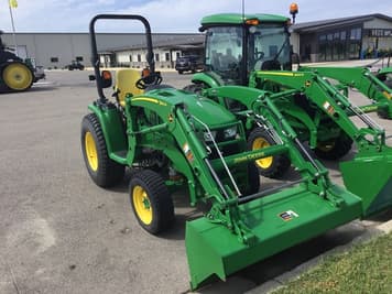 Main image John Deere 3033R