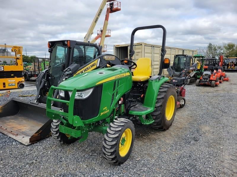 2017 John Deere 3033R Equipment Image0