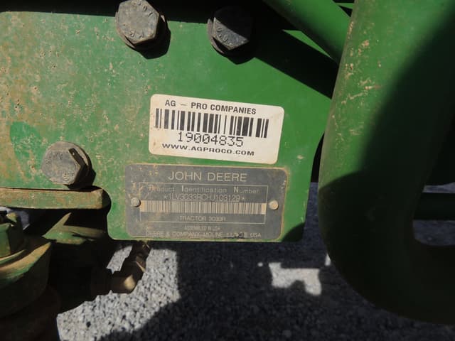 Image of John Deere 3033R equipment image 4
