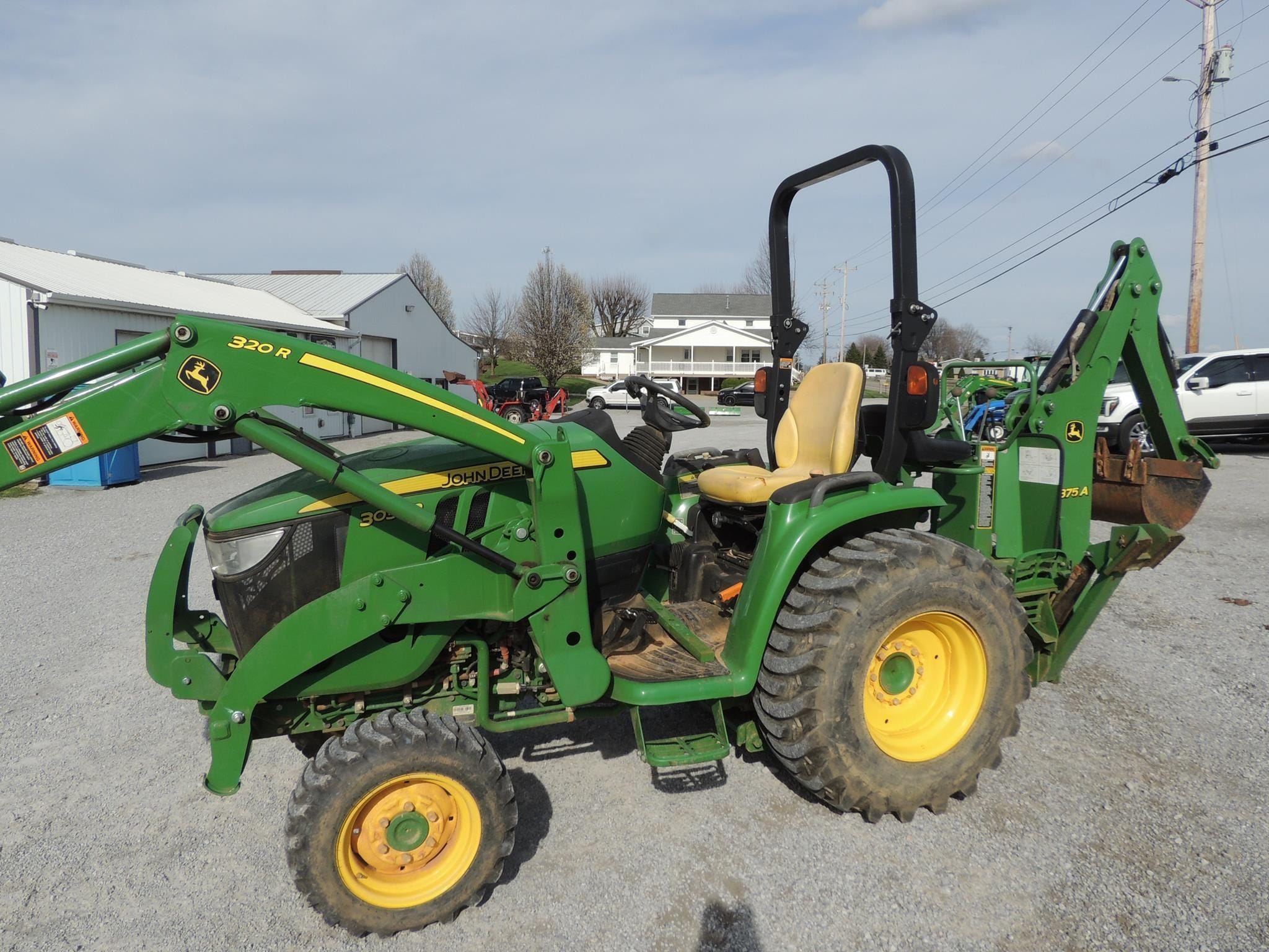 2017 John Deere 3033R Equipment Image0