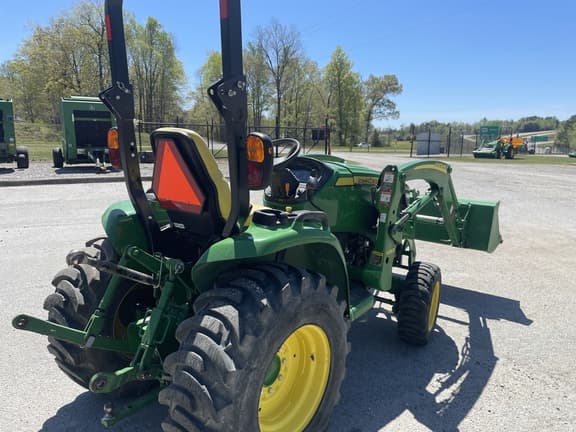 Image of John Deere 3033R equipment image 2