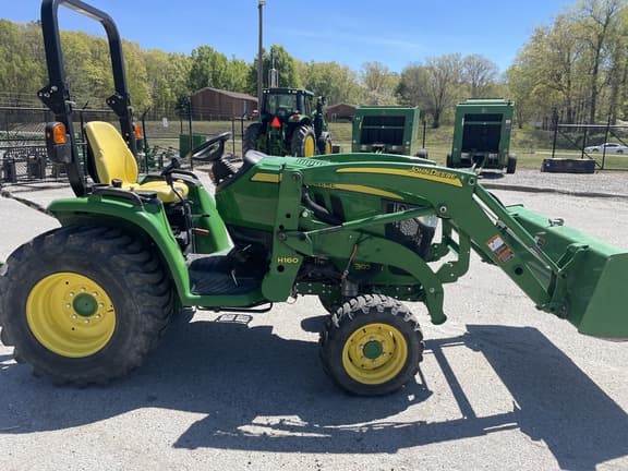 Image of John Deere 3033R equipment image 4