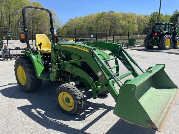 Image of John Deere 3033R equipment image 1