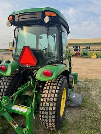 Image of John Deere 3033R equipment image 2