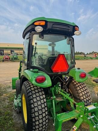 Image of John Deere 3033R equipment image 3