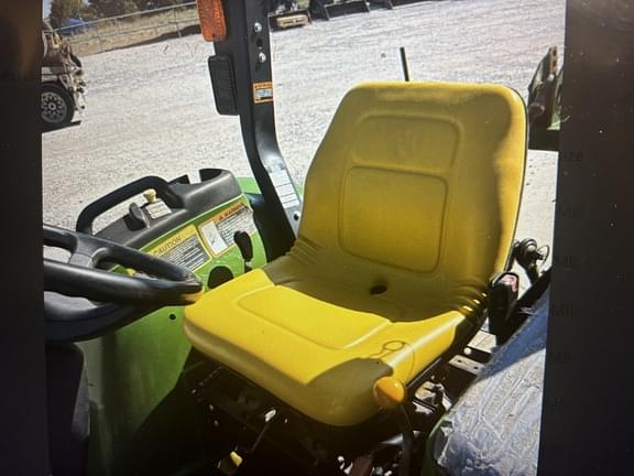 Image of John Deere 3038E equipment image 4