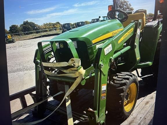 Image of John Deere 3038E equipment image 2