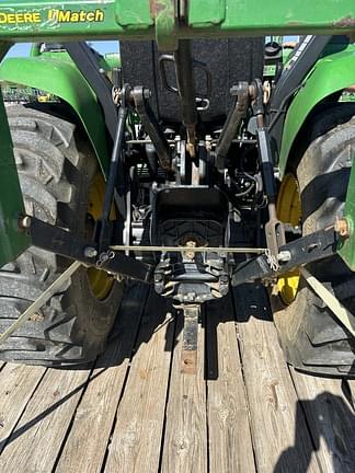 Image of John Deere 3038E equipment image 3