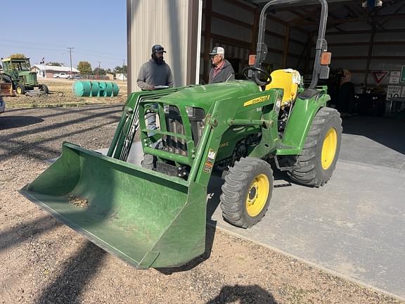 Image of John Deere 3038E equipment image 3