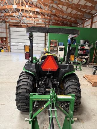 Image of John Deere 3038E equipment image 4
