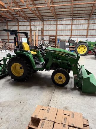 Image of John Deere 3038E equipment image 3
