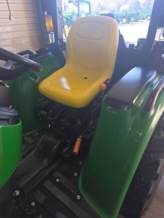 Image of John Deere 3038E equipment image 3