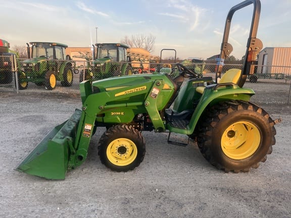 2017 John Deere 3038E Equipment Image0