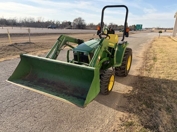 Image of John Deere 3038E equipment image 3