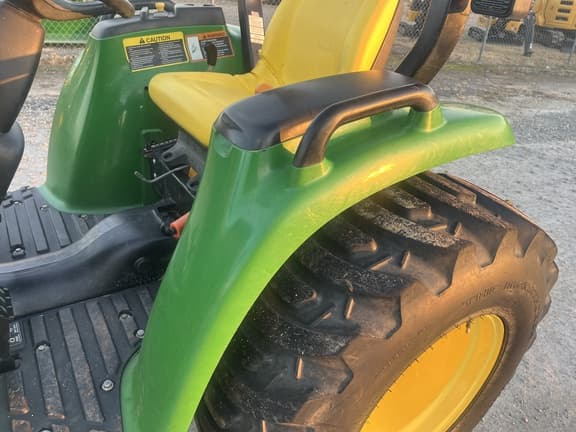 Image of John Deere 3038E equipment image 3