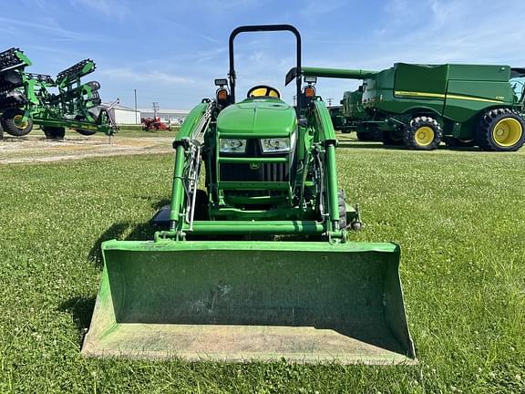 Image of John Deere 3039R equipment image 1