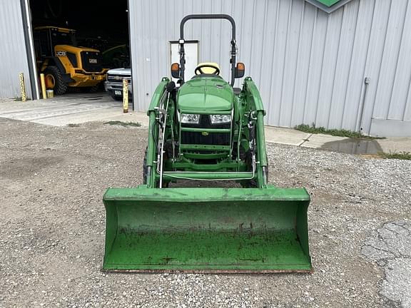 Image of John Deere 3039R equipment image 2